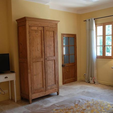 엑상프로방스 Le Moulin Des Pinchinats B&B 외부 사진